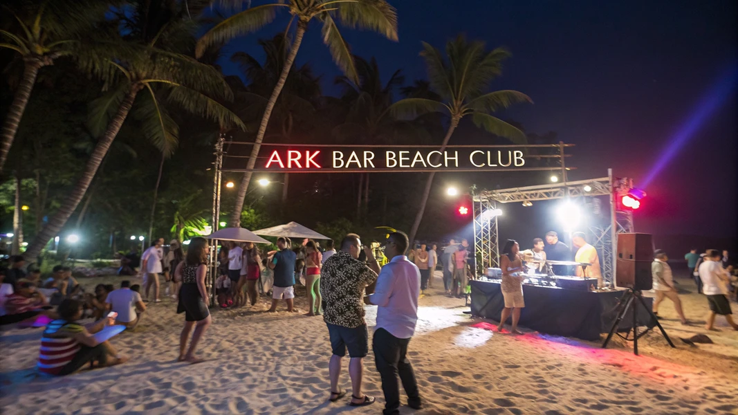 ARK Bar Beach Club - מסיבת חוף פרועה ובלתי נשכחת בחוף Chaweng, קוסמוי