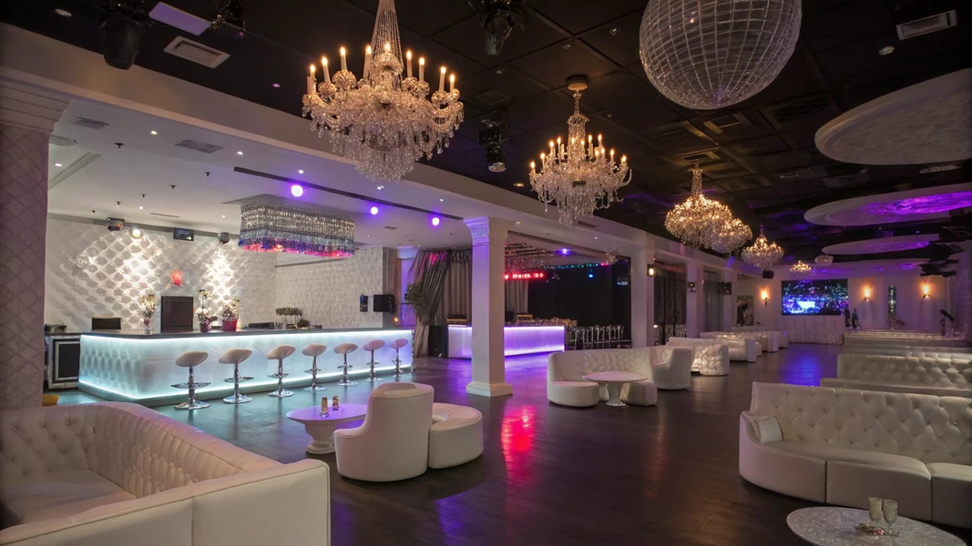 White Room Nightclub - מועדון לילה אלגנטי ויוקרתי בפאטונג, פוקט